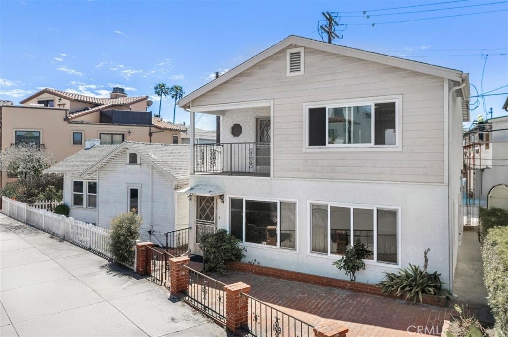 807 W. Bay is the 2 story house, 805 W. Bay is the vintage cottage - 805 W Bay, Newport Beach CA 92661 - photo 1