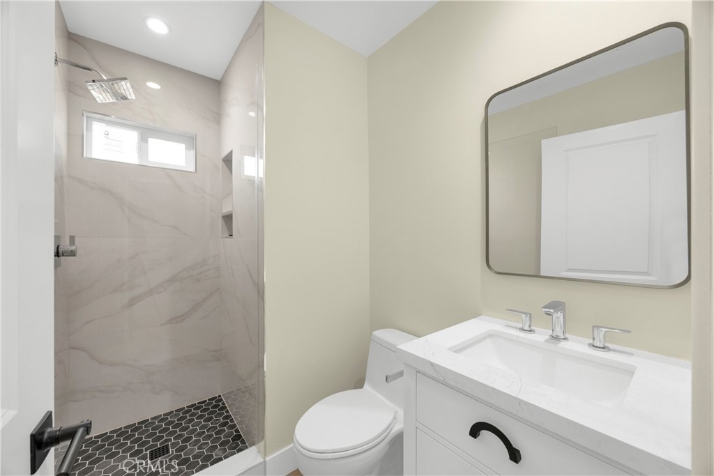 Bathroom #1 - 806 W Balboa Boulevard Front, Newport Beach CA 92661 - photo 24