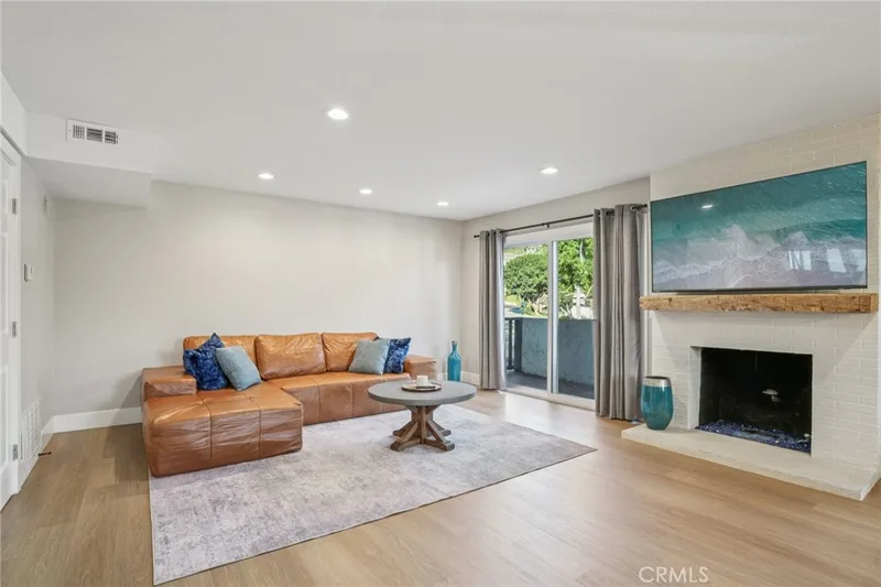 835 Amigos Way 8, Newport Beach, CA 92660