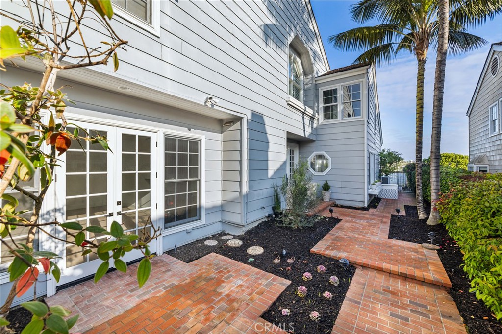 85 Hillsdale, Newport Beach CA 92660 - photo 20