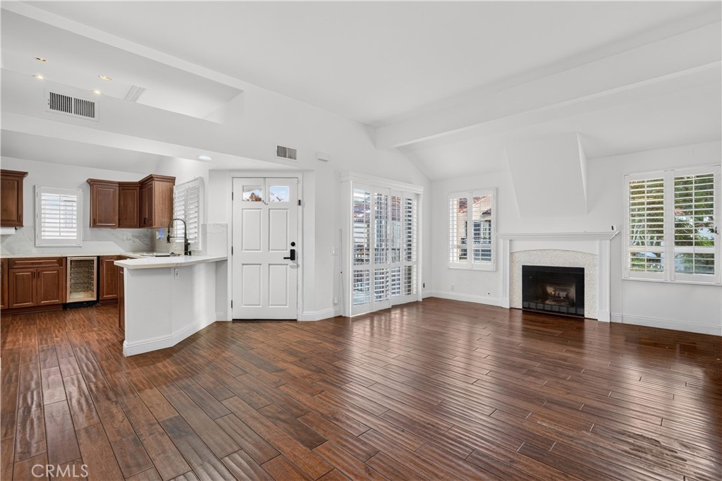 Fireplace in Living room for cold nights - 88 Corsica Drive, Newport Beach CA 92660 - photo 6