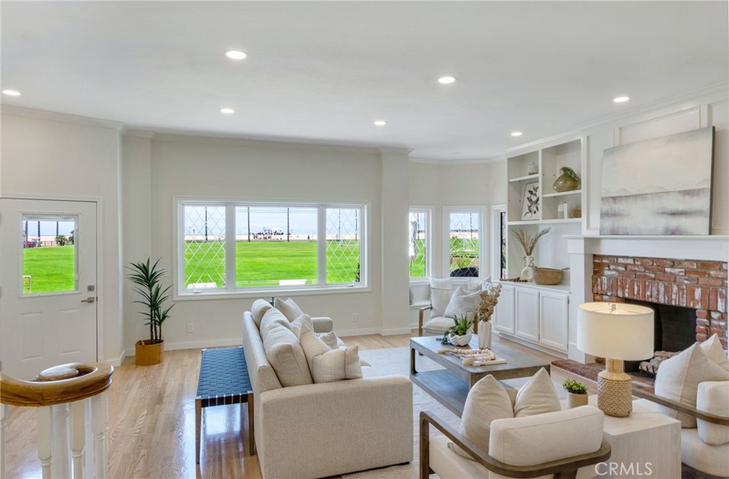 Charming interior architecture set against a stunning backdrop of fabulous panoramic ocean, park and sunset views - 920 E Oceanfront, Newport Beach CA 92661 - photo 6