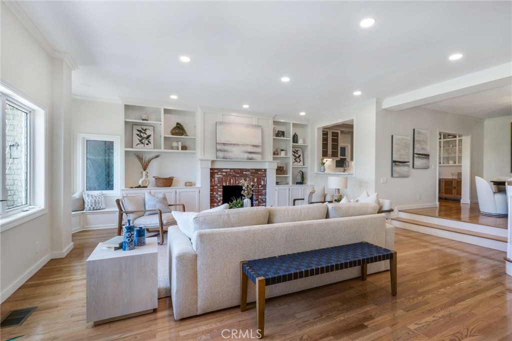 Spacious open floor plan with built-ins - 920 E Oceanfront, Newport Beach CA 92661 - photo 8