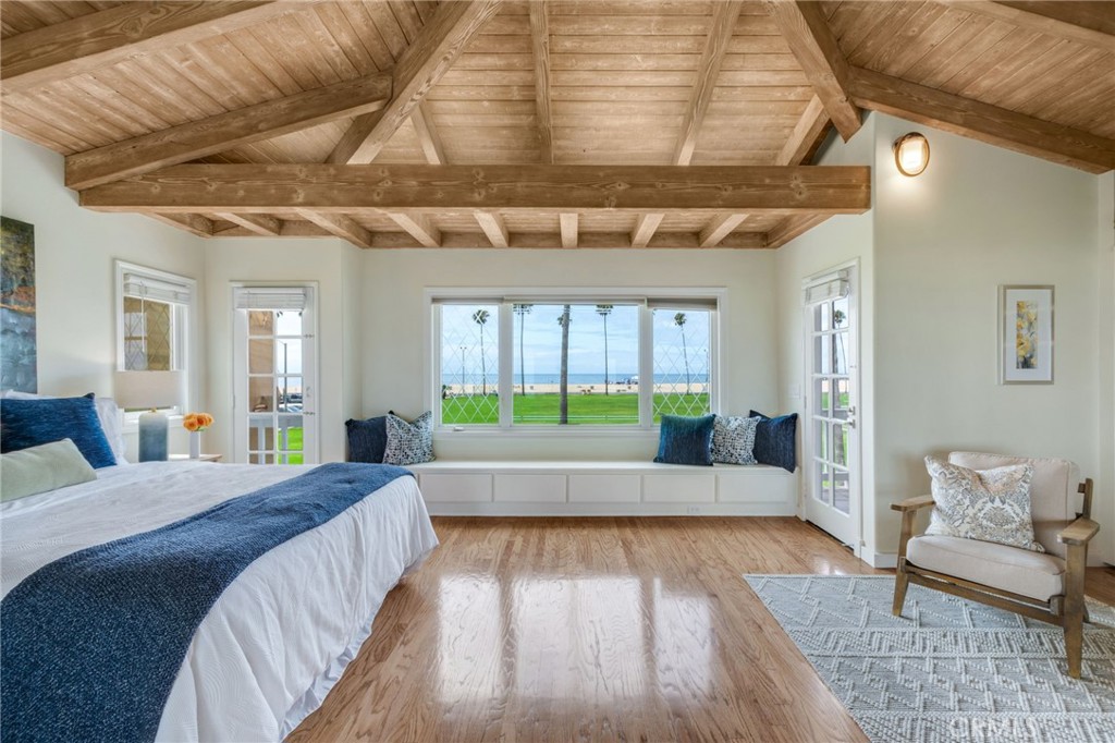 Large primary bedroom suite with endless ocean and beach views - 920 E Oceanfront, Newport Beach CA 92661 - photo 15