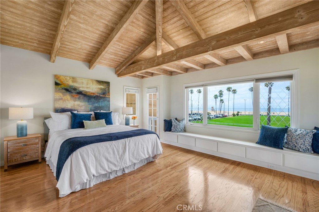 Oversized window seat to relax and take in the forever views - 920 E Oceanfront, Newport Beach CA 92661 - photo 17