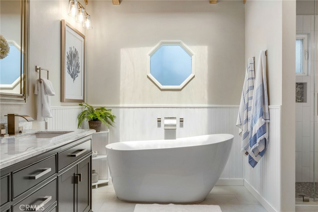 Freestanding soaking tub in primary bath - 920 E Oceanfront, Newport Beach CA 92661 - photo 20