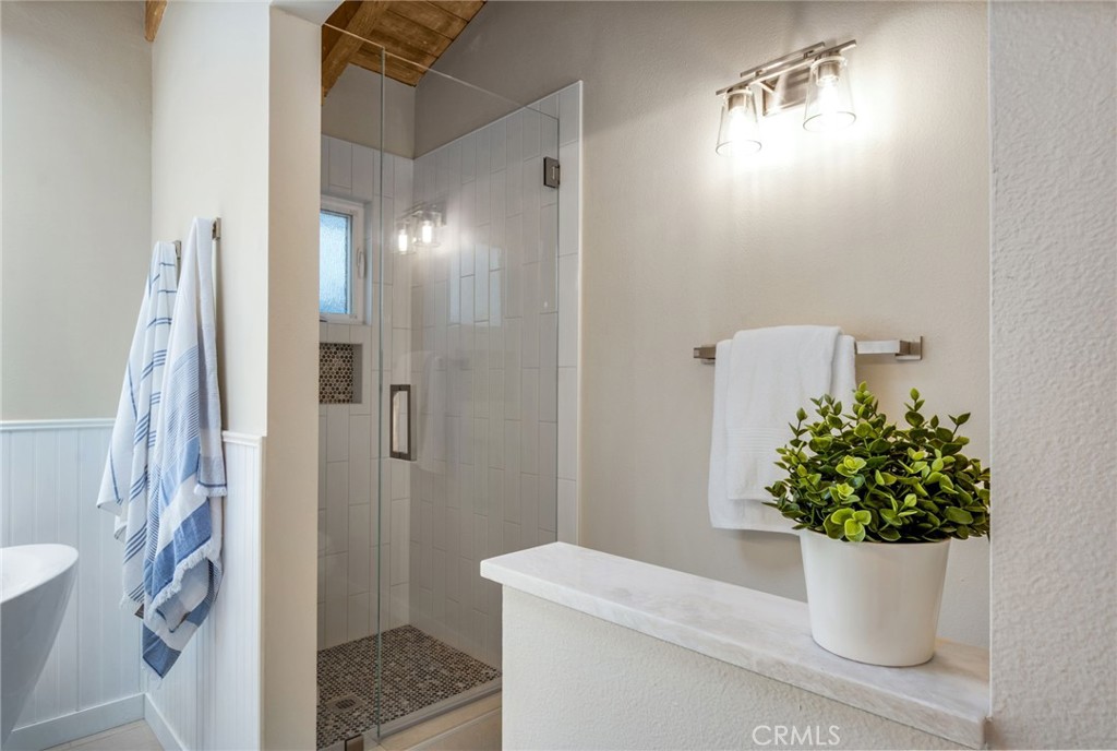 Walk-in shower in primary bath - 920 E Oceanfront, Newport Beach CA 92661 - photo 21