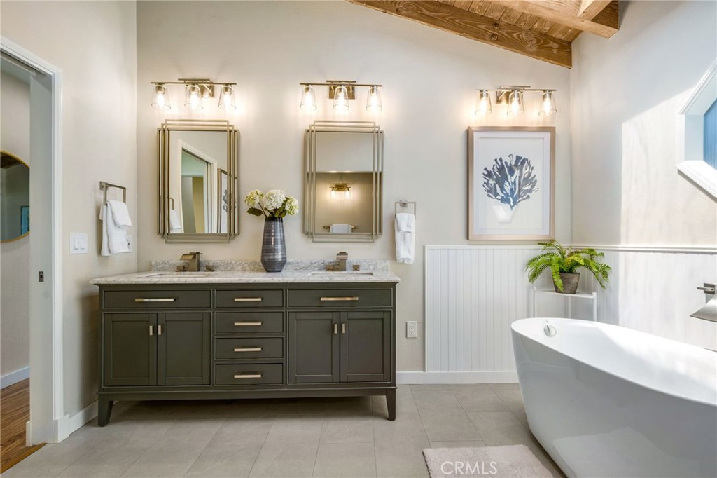 Dual-sinks in primary bath - 920 E Oceanfront, Newport Beach CA 92661 - photo 22