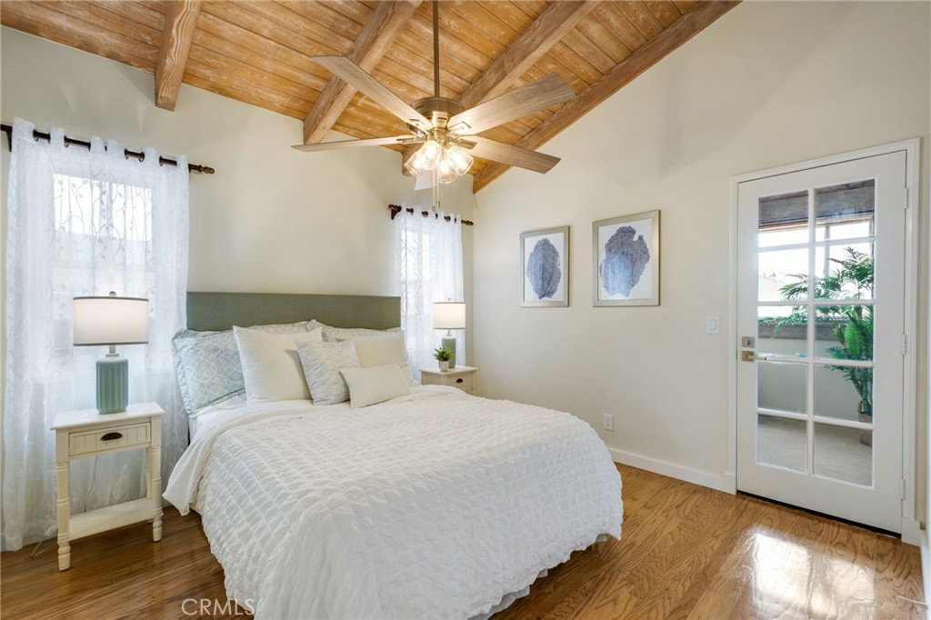 Guest bedroom with adjacent bonus room - 920 E Oceanfront, Newport Beach CA 92661 - photo 25