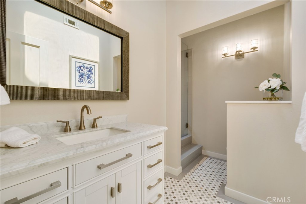 Beautifully updated guest bath with shower - 920 E Oceanfront, Newport Beach CA 92661 - photo 26