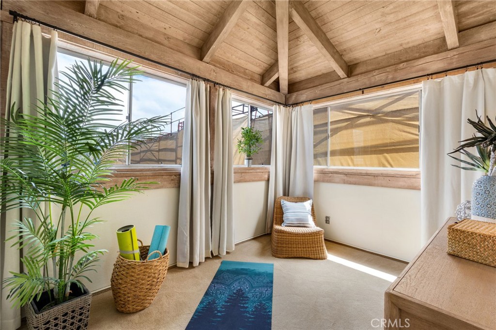 Bonus room ideal for office, workout room - 920 E Oceanfront, Newport Beach CA 92661 - photo 27