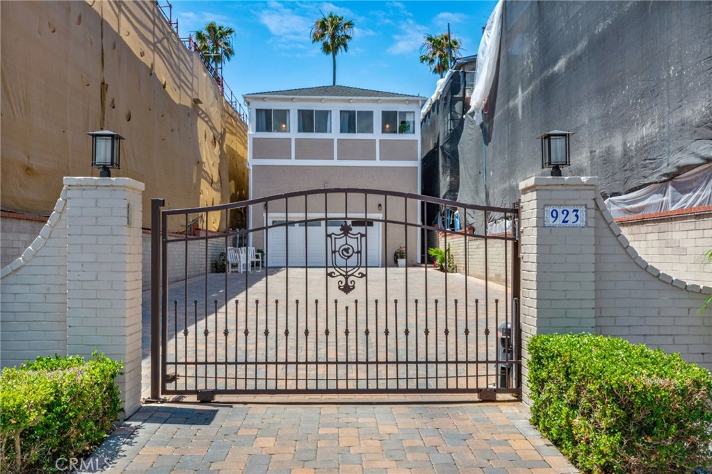 923 E Balboa is a second parcel that is now being offered separately from 920 E Oceanfront. A new alley is in the proces - 920 E Oceanfront, Newport Beach CA 92661 - photo 30