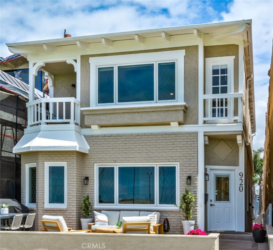 The extra large front patio is ideal for outdoor dining and additional living space - 920 E Oceanfront, Newport Beach CA 92661 - photo 31