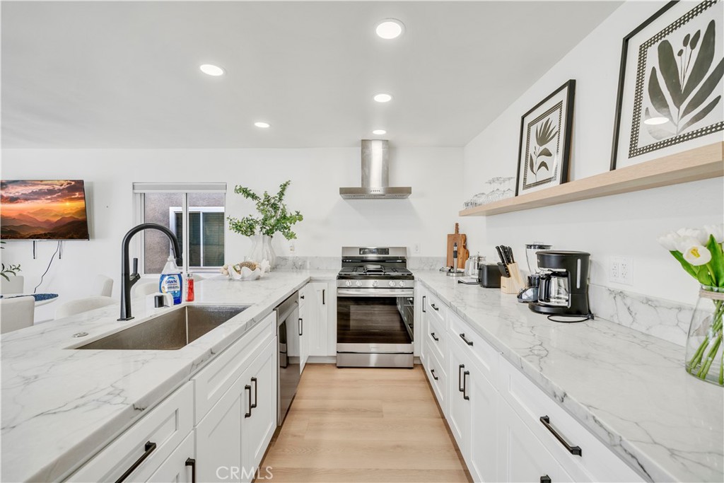 920 W Balboa, Newport Beach CA 92661 - photo 5