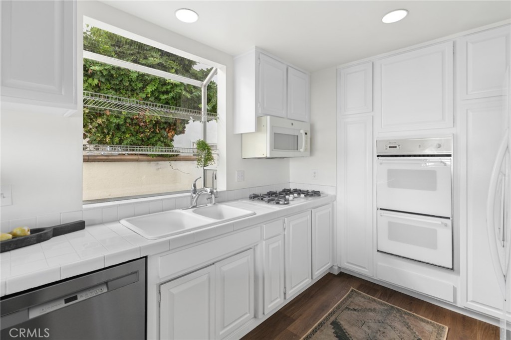 93 Linda, Newport Beach CA 92660 - photo 17