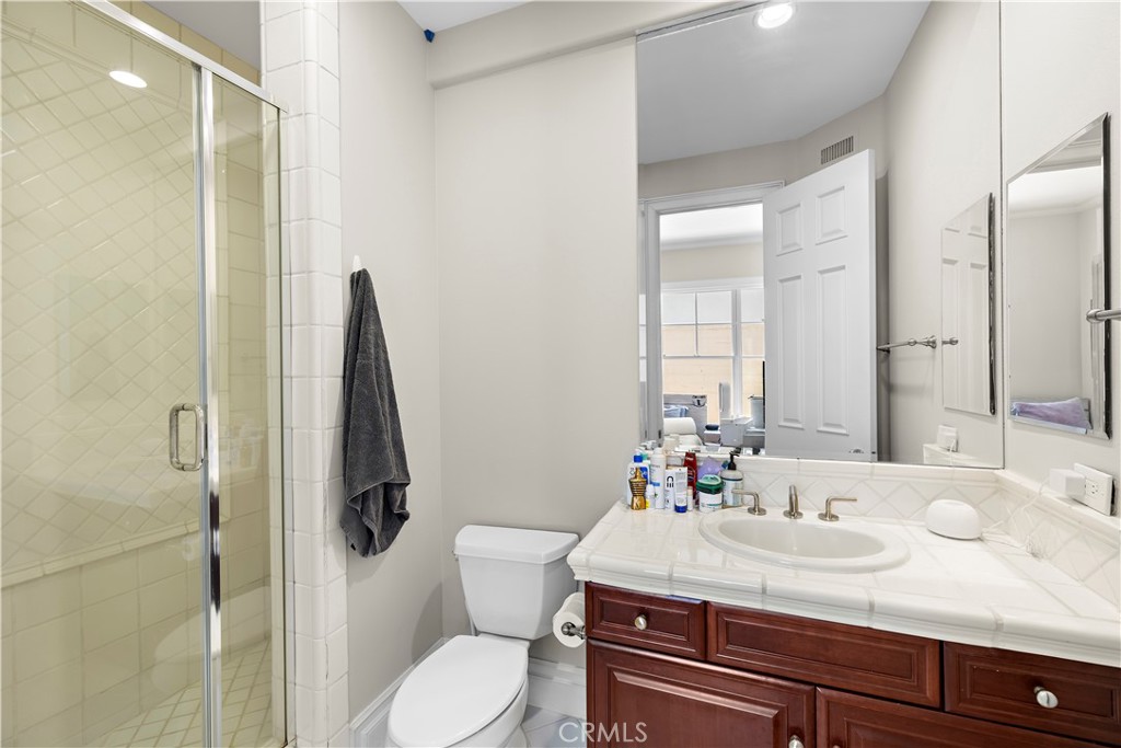 Downstairs junior suite bathroom - 96 Old Course, Newport Beach CA 92660 - photo 28