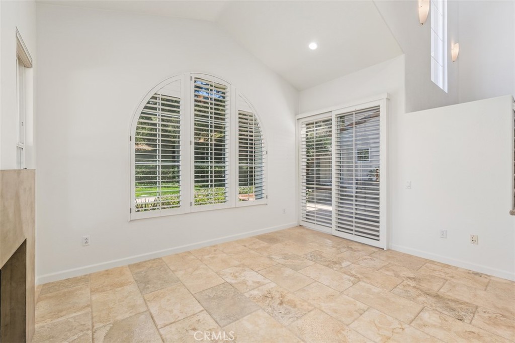 Living room - 11 Sorrento Court, Newport Coast CA 92657 - photo 5