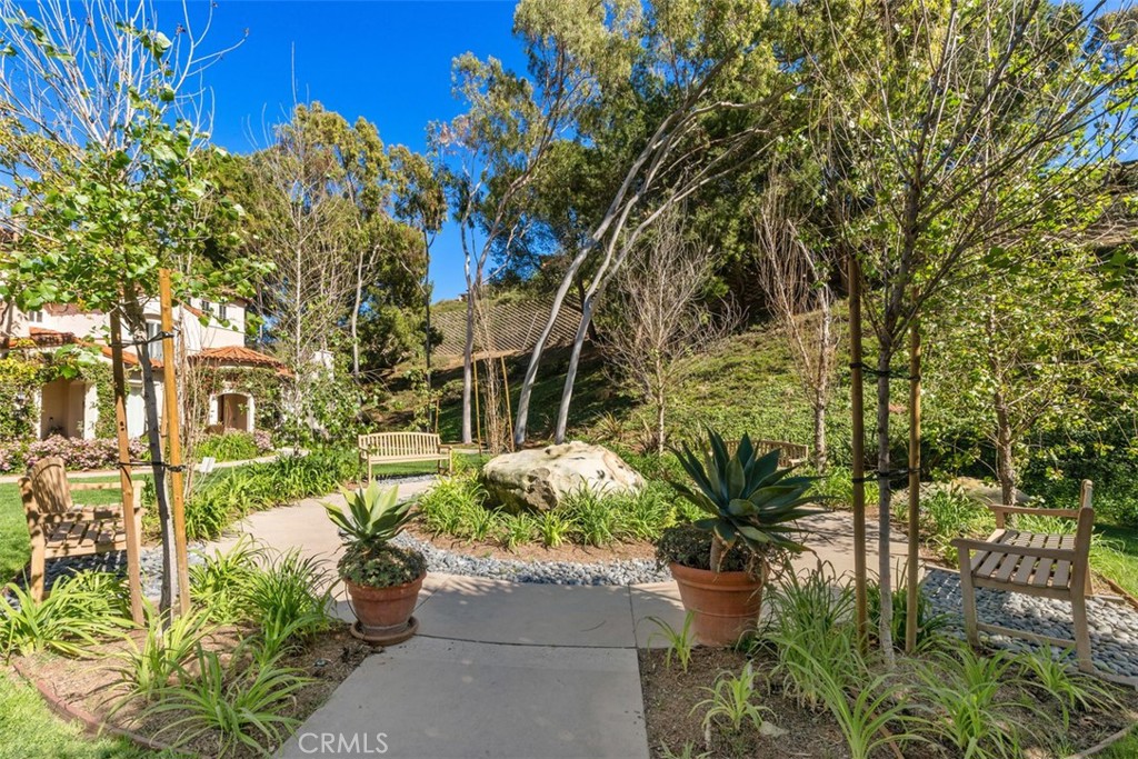 Community sitting area - 11 Sorrento Court, Newport Coast CA 92657 - photo 28