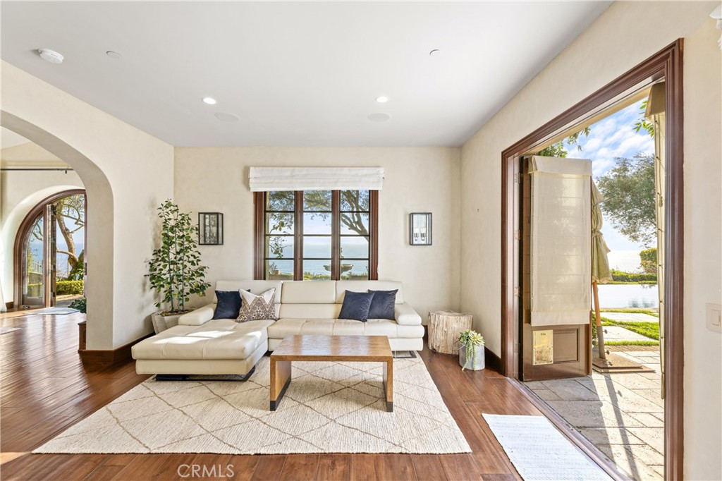Main level master bedroom - 16 Shore Walk, Newport Coast CA 92657 - photo 20