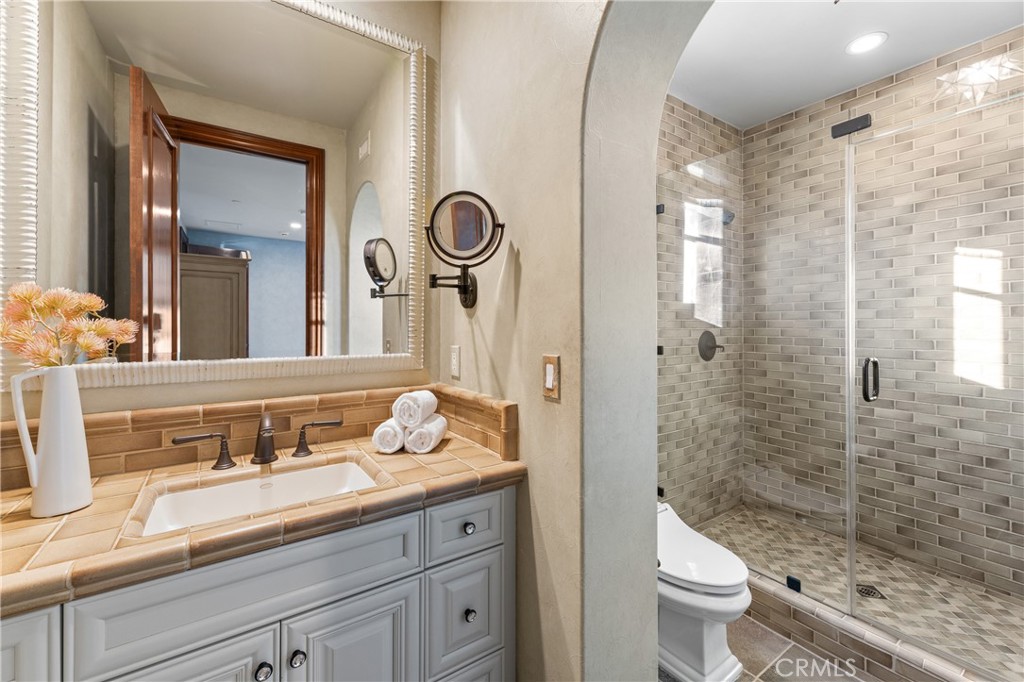2nd Level Magical theme room ensuite bath - 16 Shore Walk, Newport Coast CA 92657 - photo 63