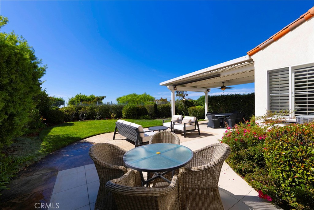Side yard - 21 Pavona, Newport Coast CA 92657 - photo 33