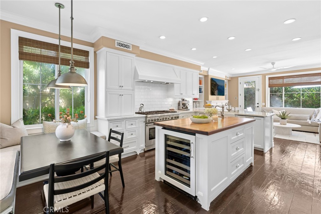Custom built alcove dining area. - 25 Lyon, Newport Coast CA 92657 - photo 3