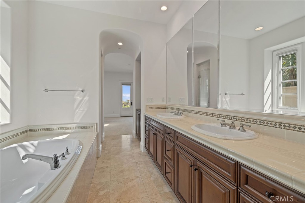Main Level Suite - 30 Surfspray Bluff, Newport Coast CA 92657 - photo 17