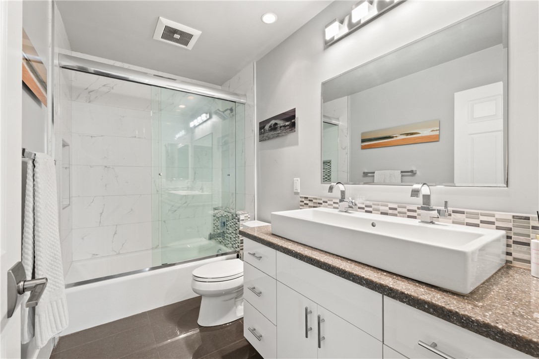 Shared bathroom - 4 Chandon, Newport Coast CA 92657 - photo 31