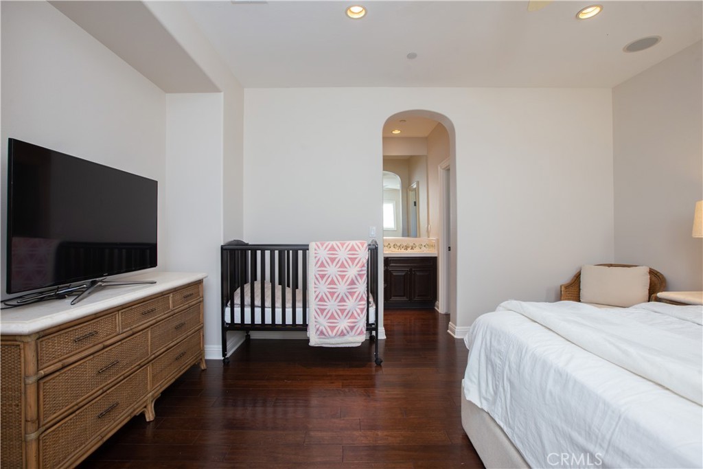 Upstairs Secondary Bedroom - 6 Surfspray Bluff, Newport Coast CA 92657 - photo 40