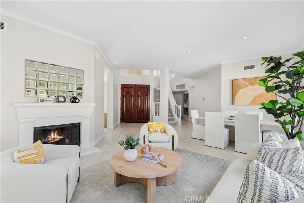 Double door entry opening up into wide open floor plan. - 6 Tidal Surf, Newport Coast CA 92657 - photo 5