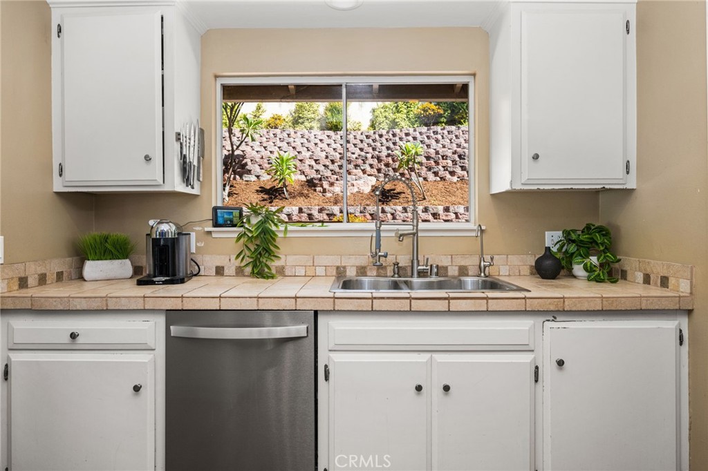 10381 Brightwood, North Tustin CA 92705 - photo 23