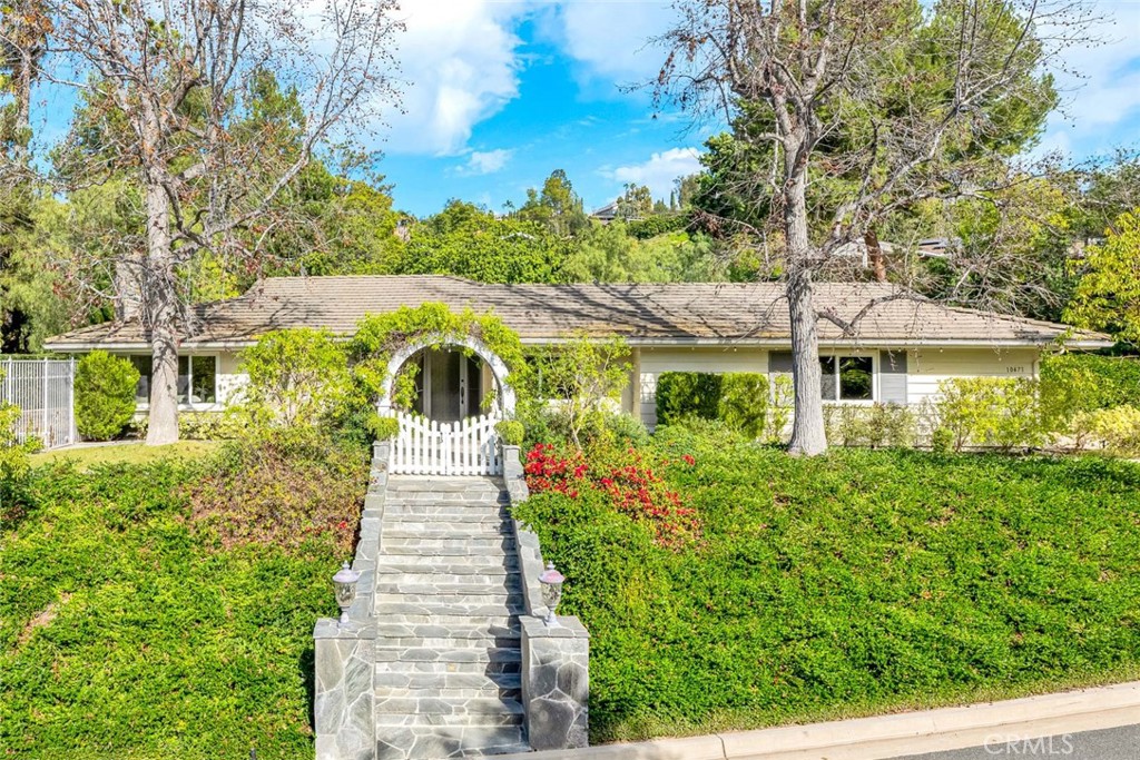 10471 Brightwood Drive, North Tustin CA 92705 - photo 1