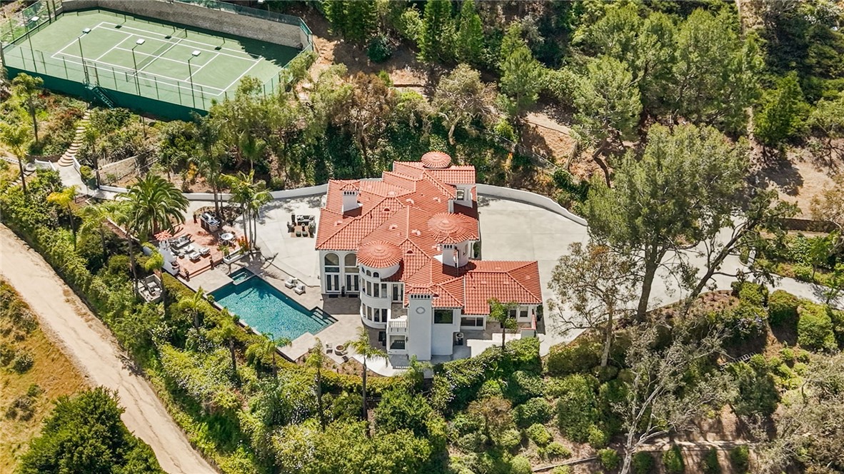 1.7 acres with privacy and views and tennis court - 10696 Skyline Drive, North Tustin CA 92705 - photo 1