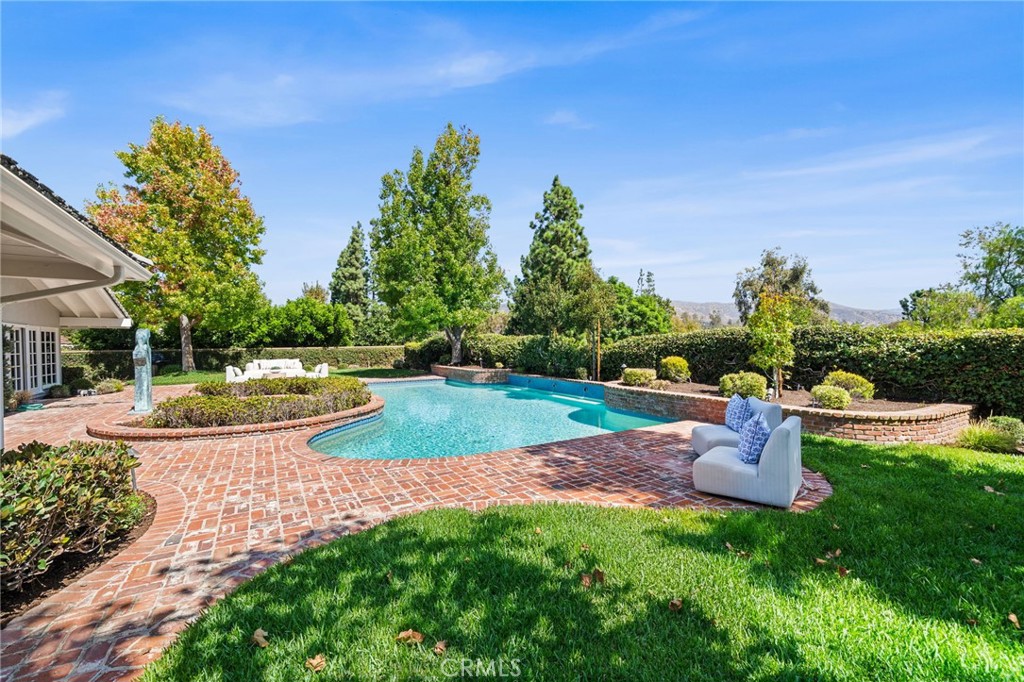 Dual grass areas in backyard - 10982 Bent Tree Road, North Tustin CA 92705 - photo 16