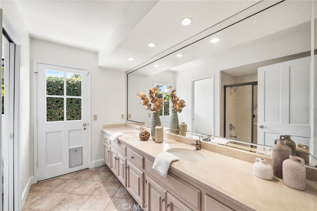 10982 Bent Tree Road, North Tustin CA 92705 - photo 32