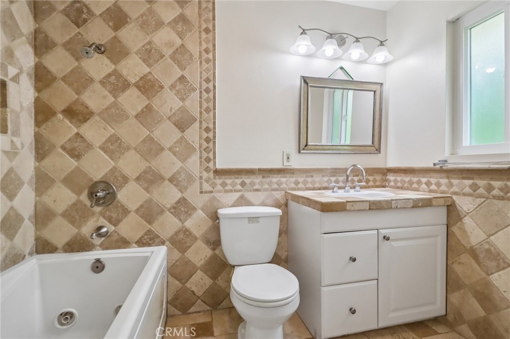 full bathroom - 12312 Newport, North Tustin CA 92705 - photo 16