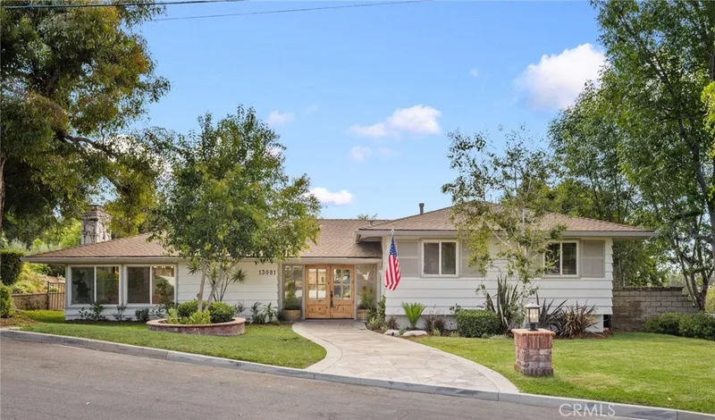 13081 Saint Thomas, North Tustin