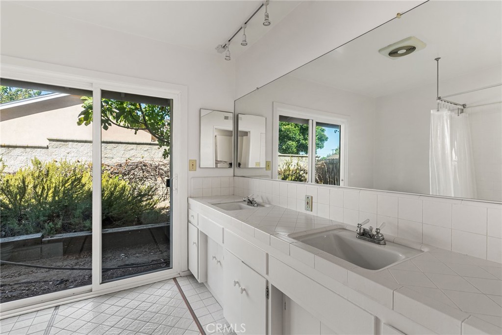 En suite bathroom to bedroom #3 - 1321 El Finito Way, North Tustin CA 92705 - photo 28