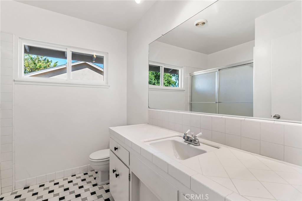 Hall bath adajent to bedroom #2 - 1321 El Finito Way, North Tustin CA 92705 - photo 29