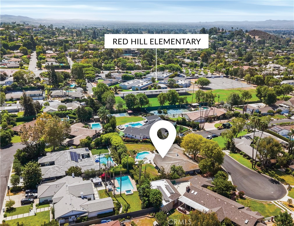 Just a short walk to Redhill Elementary and the back entrance for easy drop offs and pick ups. - 1321 El Finito Way, North Tustin CA 92705 - photo 30