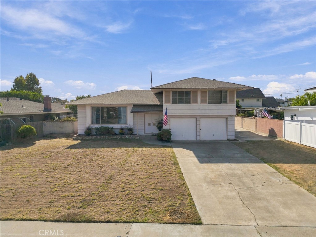 Huge picture window for the Christmas tree or to just enjoy the view! - 13311 Wheeler, North Tustin CA 92705 - photo 2