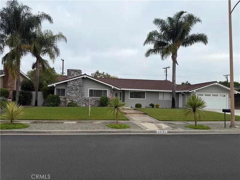 13761 Carlsbad, North Tustin, CA 92705