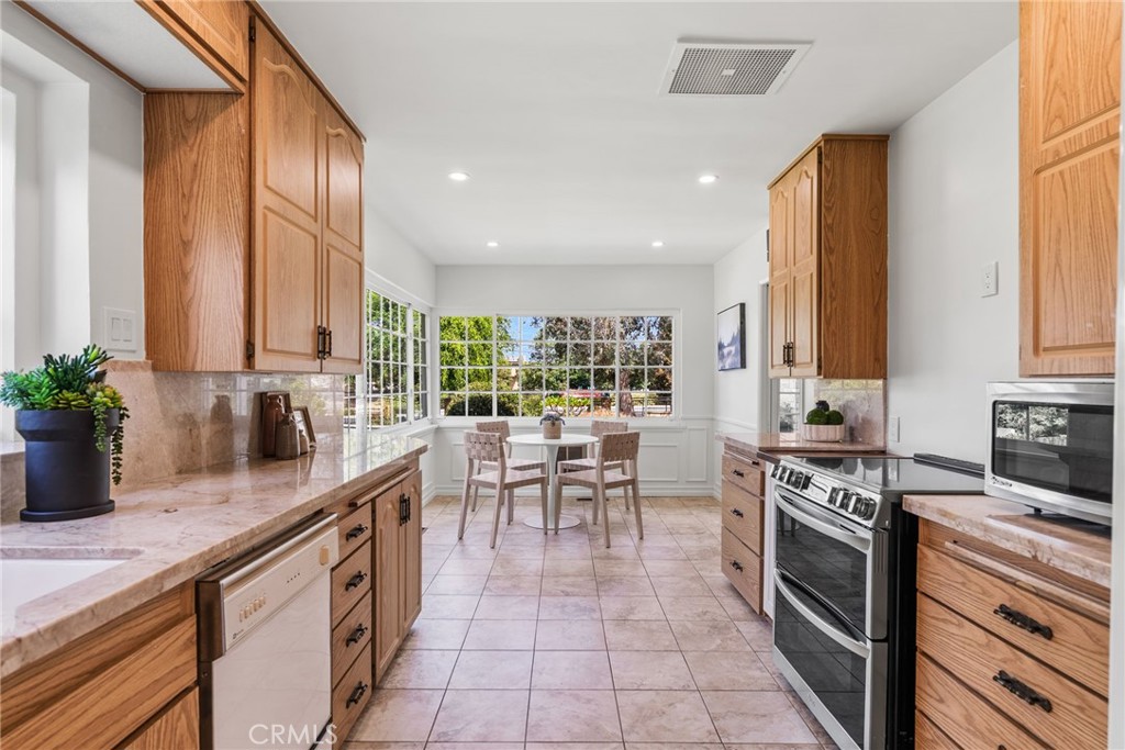 14021 Livingston Street, North Tustin CA 92780 - photo 6