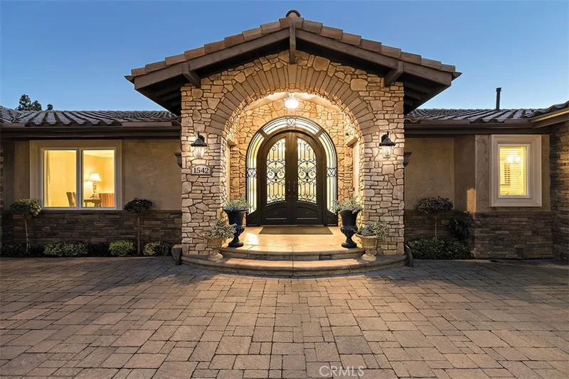1542 La Loma, North Tustin, CA 92705