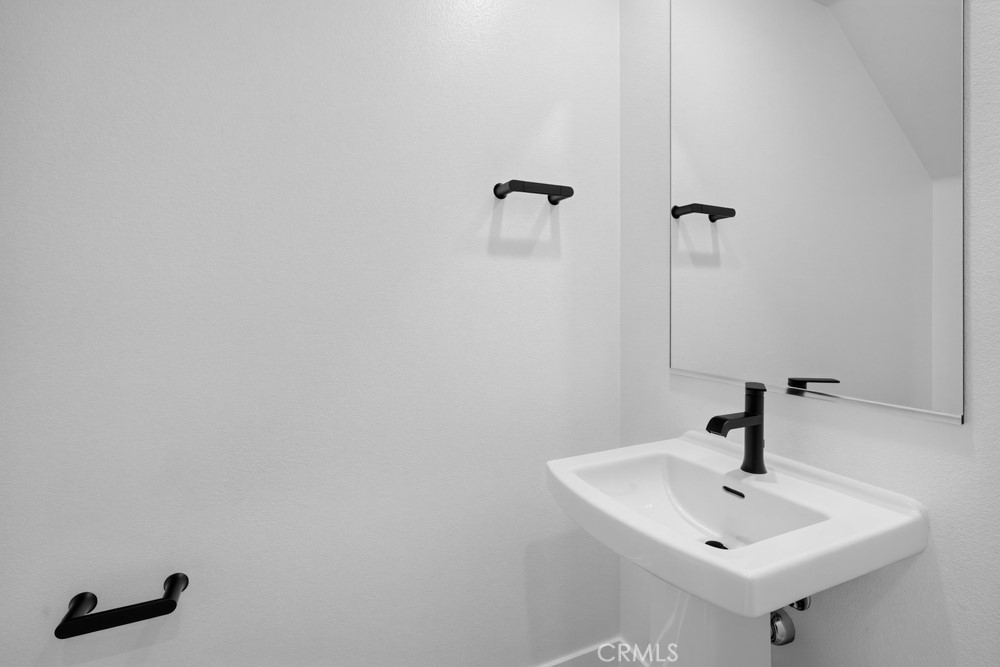 1021 E. Overlook Drive ~ Ready Now - 1021 E Overlook Drive, Orange CA 92867 - photo 27