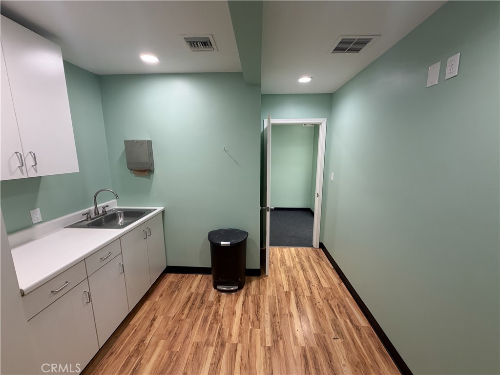 1044 E Chapman 1042, Orange CA 92866 - photo 32