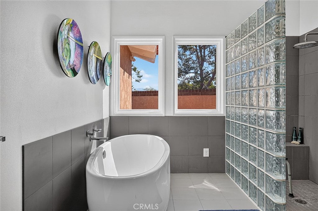 Deep tub for soaking - 10571 Morada, Orange CA 92869 - photo 37