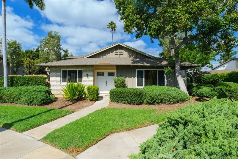111 E Palmdale, Orange