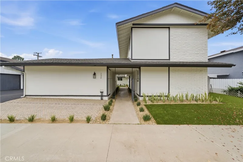 1172 N Shattuck C, Orange, CA 92867