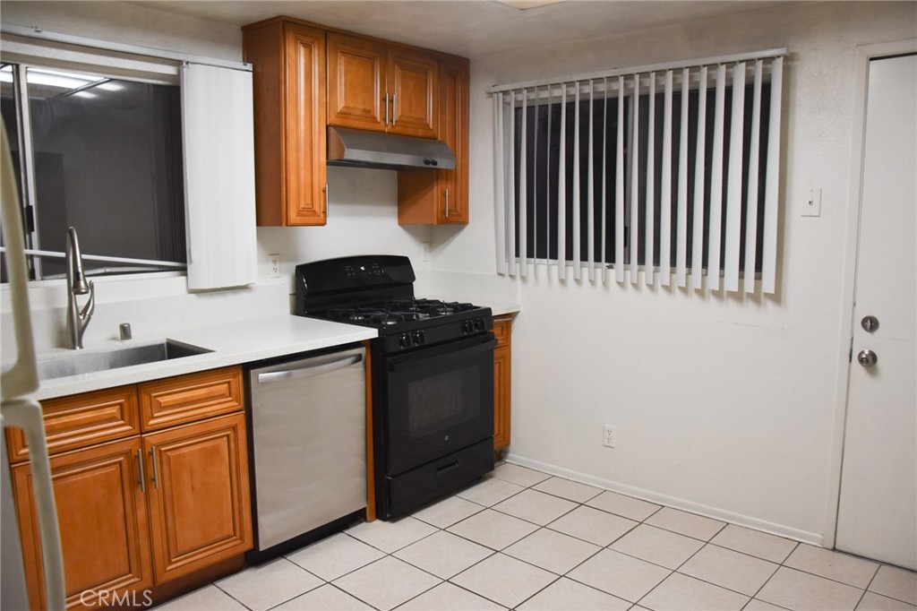 125 S Cypress, Orange CA 92866 - photo 1